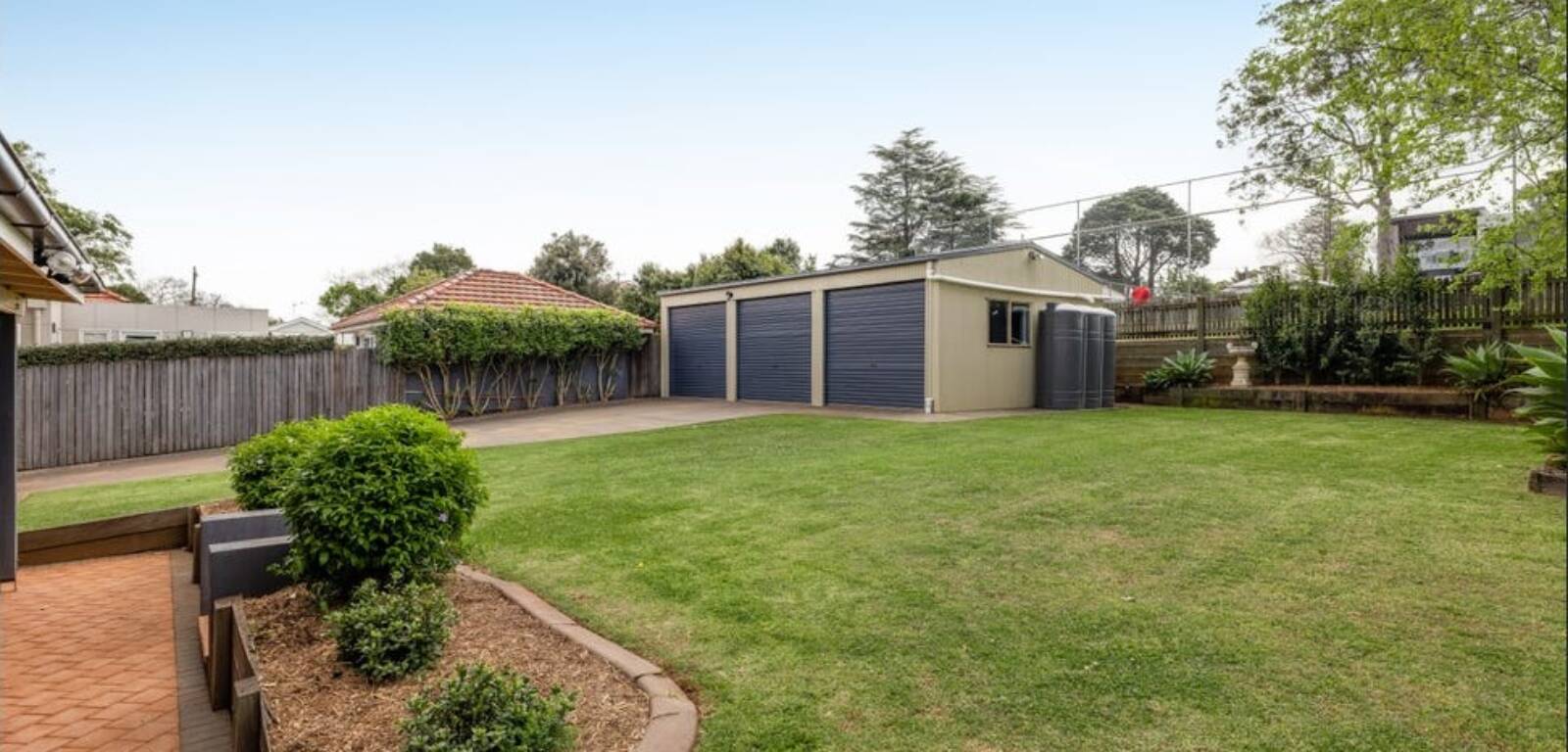 37 Geoffrey St, Mount Lofty, QLD 4350 Australia