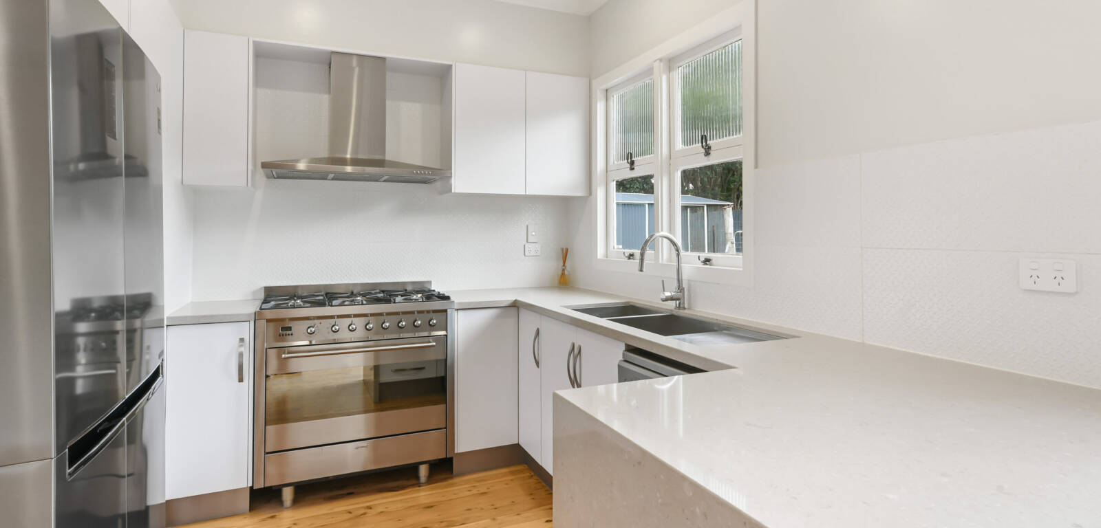 15 Geoffrey St, Mount Lofty, QLD 4350 Australia