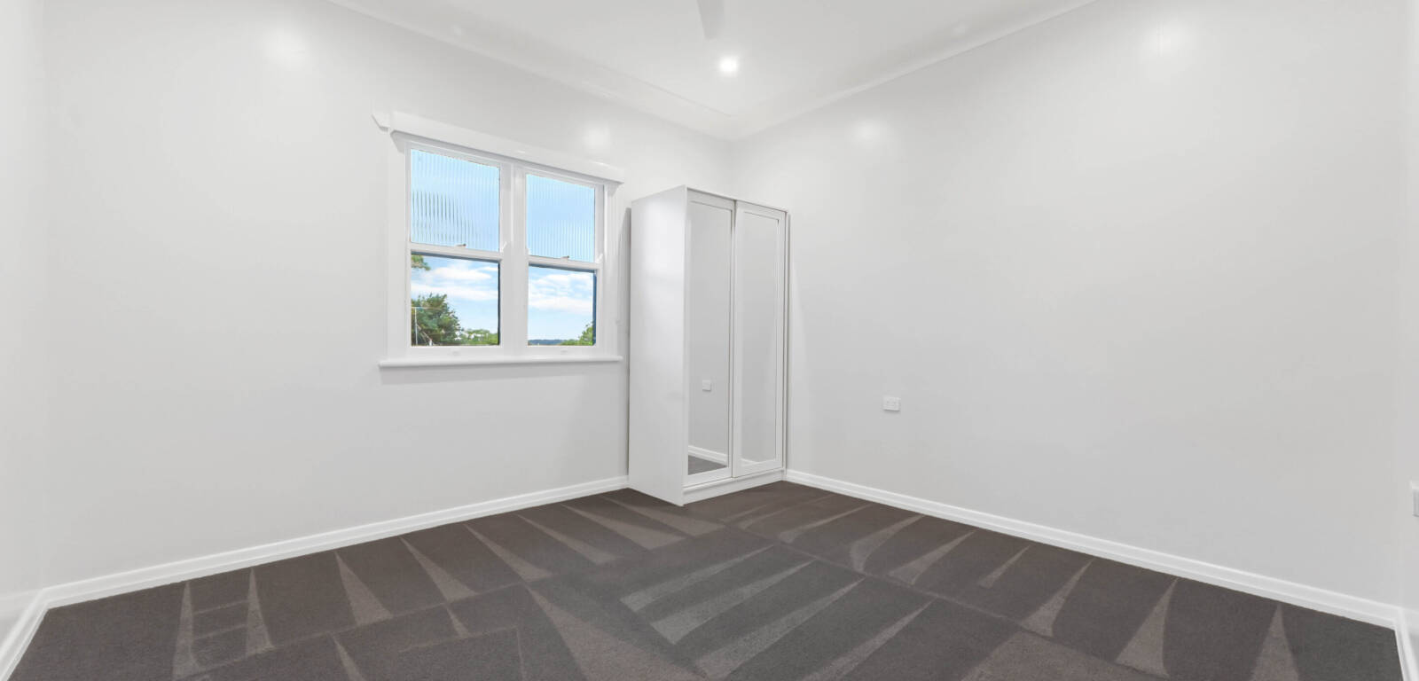 15 Geoffrey St, Mount Lofty, QLD 4350 Australia