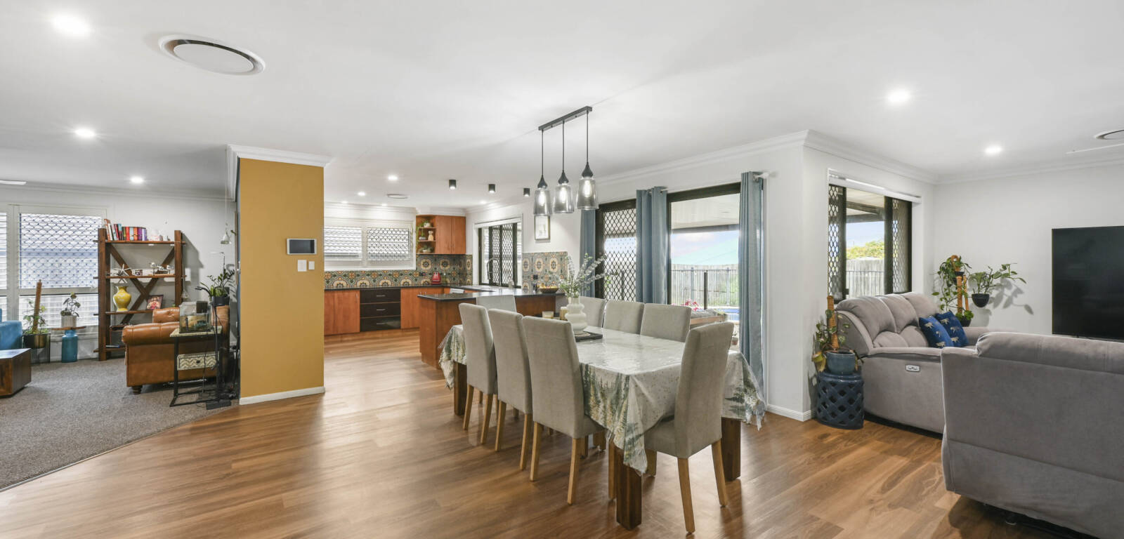 24 Scullin St, Middle Ridge, QLD 4350 Australia