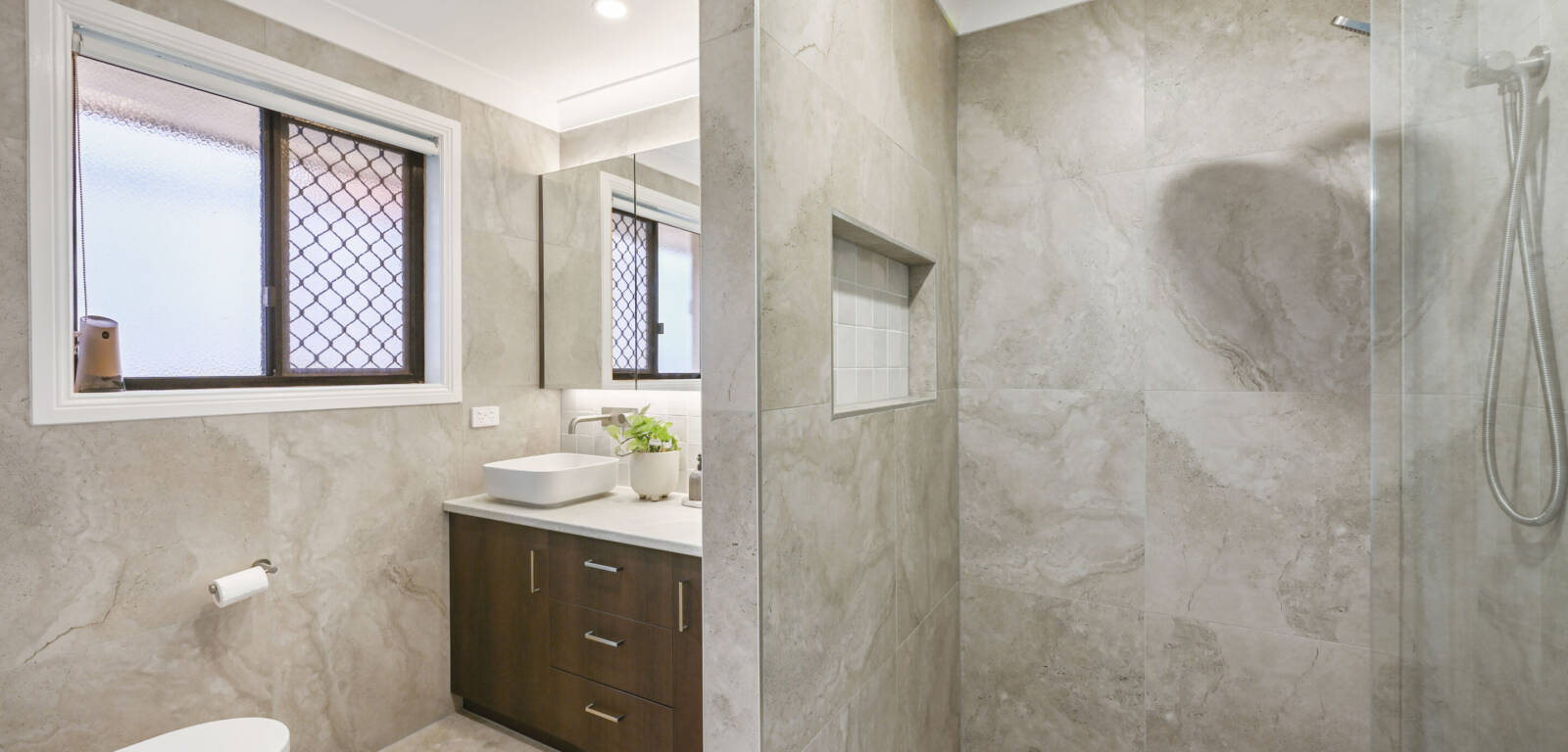 24 Scullin St, Middle Ridge, QLD 4350 Australia