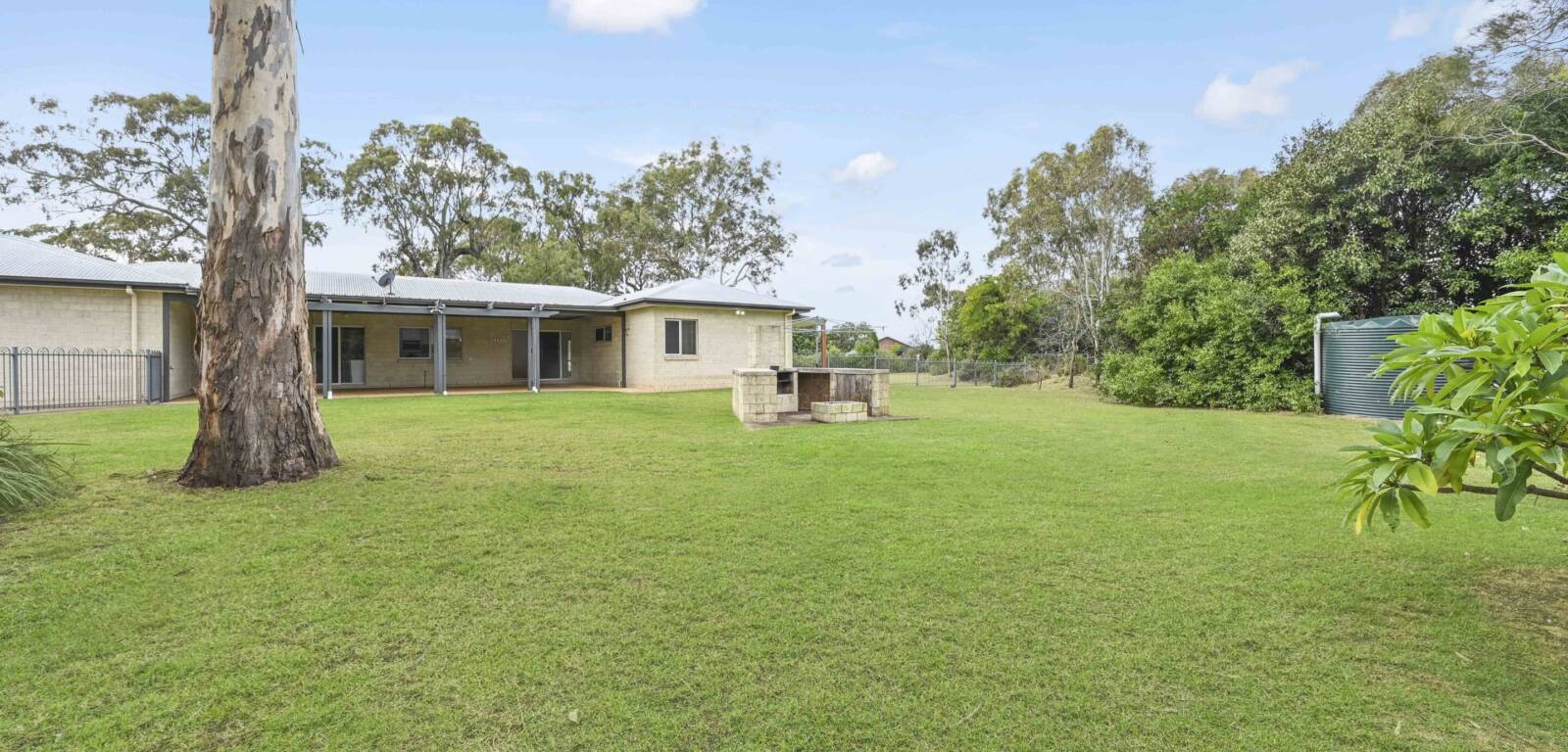 1 Cotswold Cl, Cotswold Hills, QLD 4350 Australia
