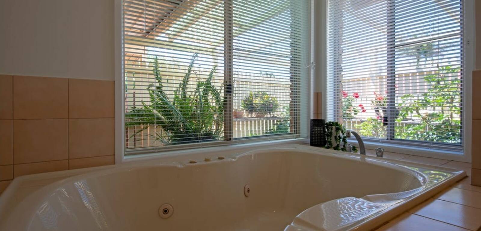 408 MacKenzie St, Middle Ridge, QLD 4350 Australia