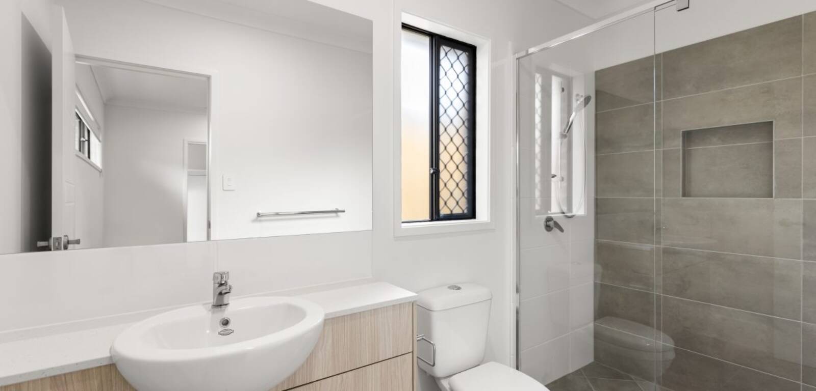 6 Broadmead St, Glenvale, QLD 4350 Australia
