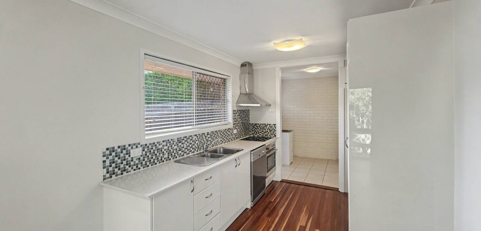 2/298 MacKenzie St, Rangeville, QLD 4350 Australia