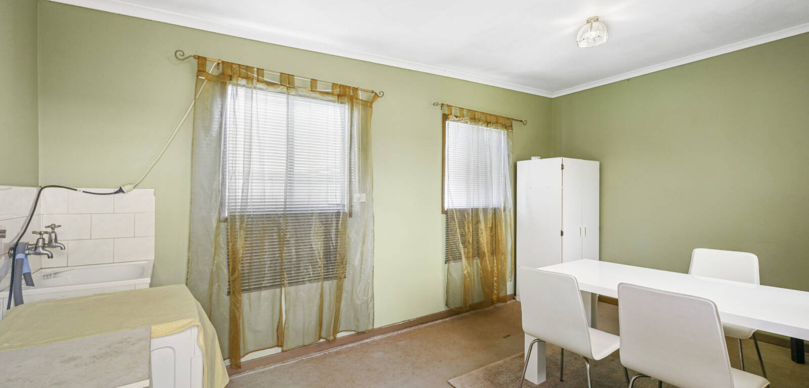 136 Stuart St, MOUNT LOFTY, QLD 4350 AU