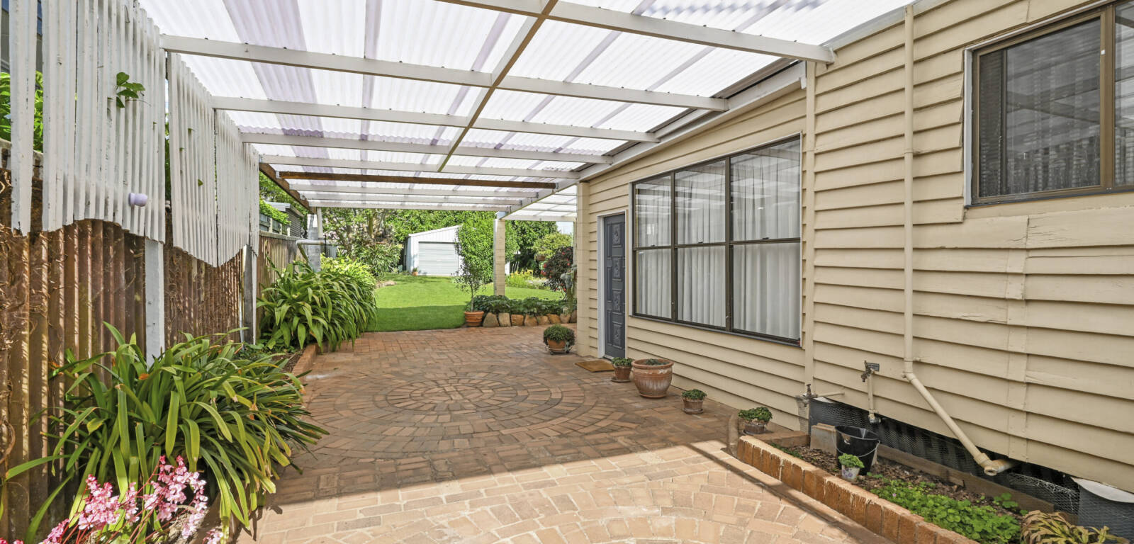 136 Stuart St, MOUNT LOFTY, QLD 4350 AU