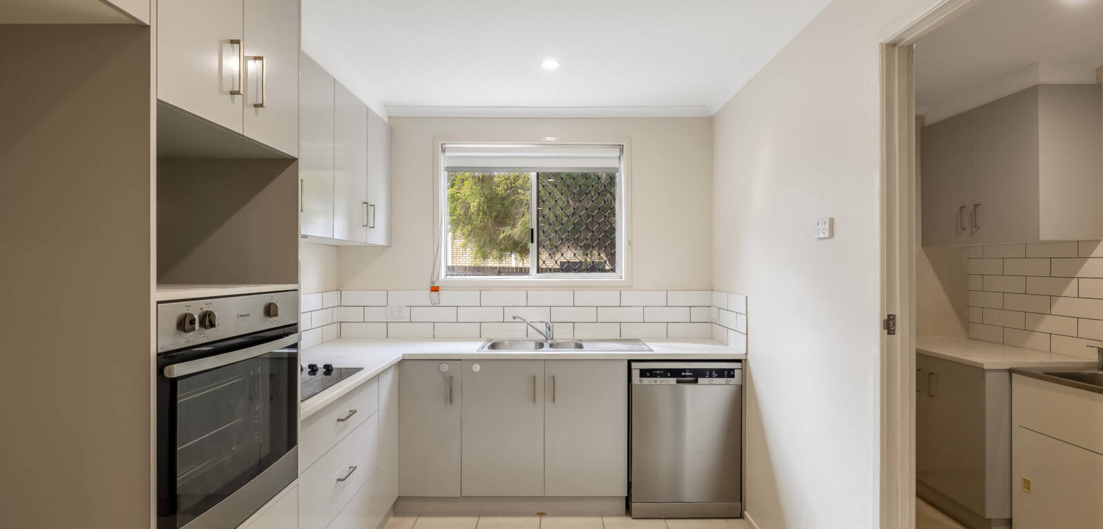 1 & 2/9 Regent Street, DARLING HEIGHTS, QLD 4350 AU