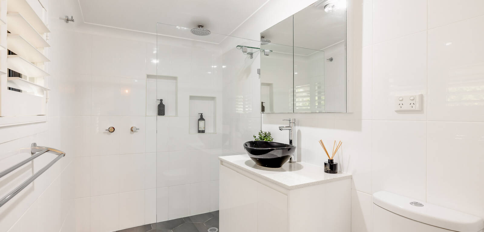 8 Jenkins St, NEWTOWN, QLD 4350 AU