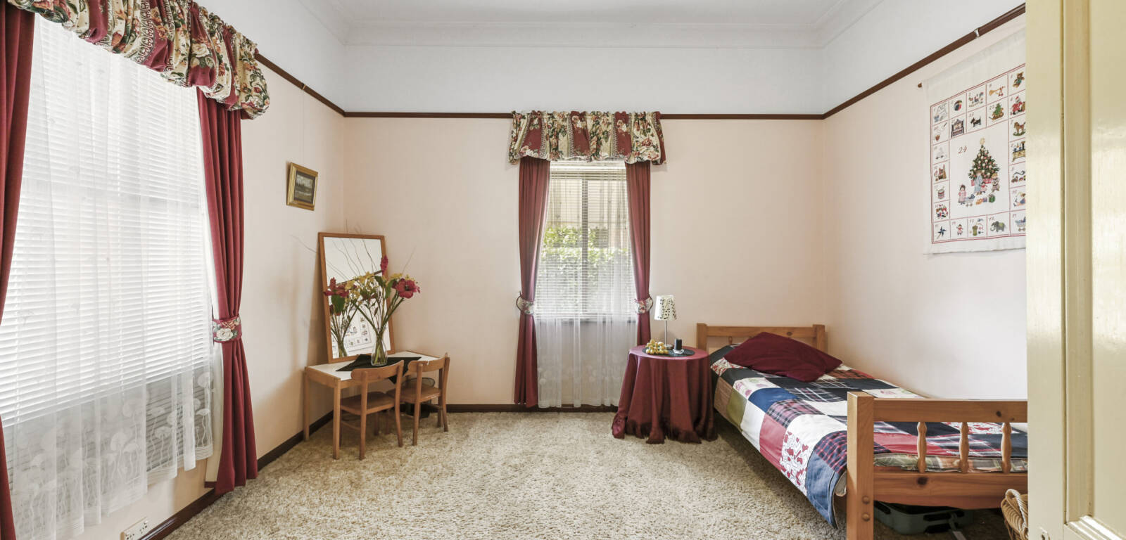 136 Stuart St, MOUNT LOFTY, QLD 4350 AU