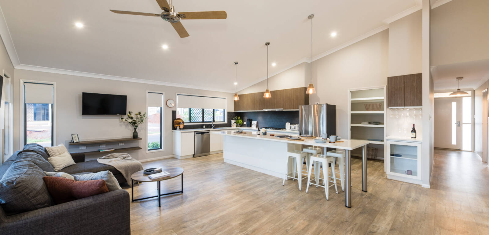 4 Farrer St, CRANLEY, QLD 4350 AU