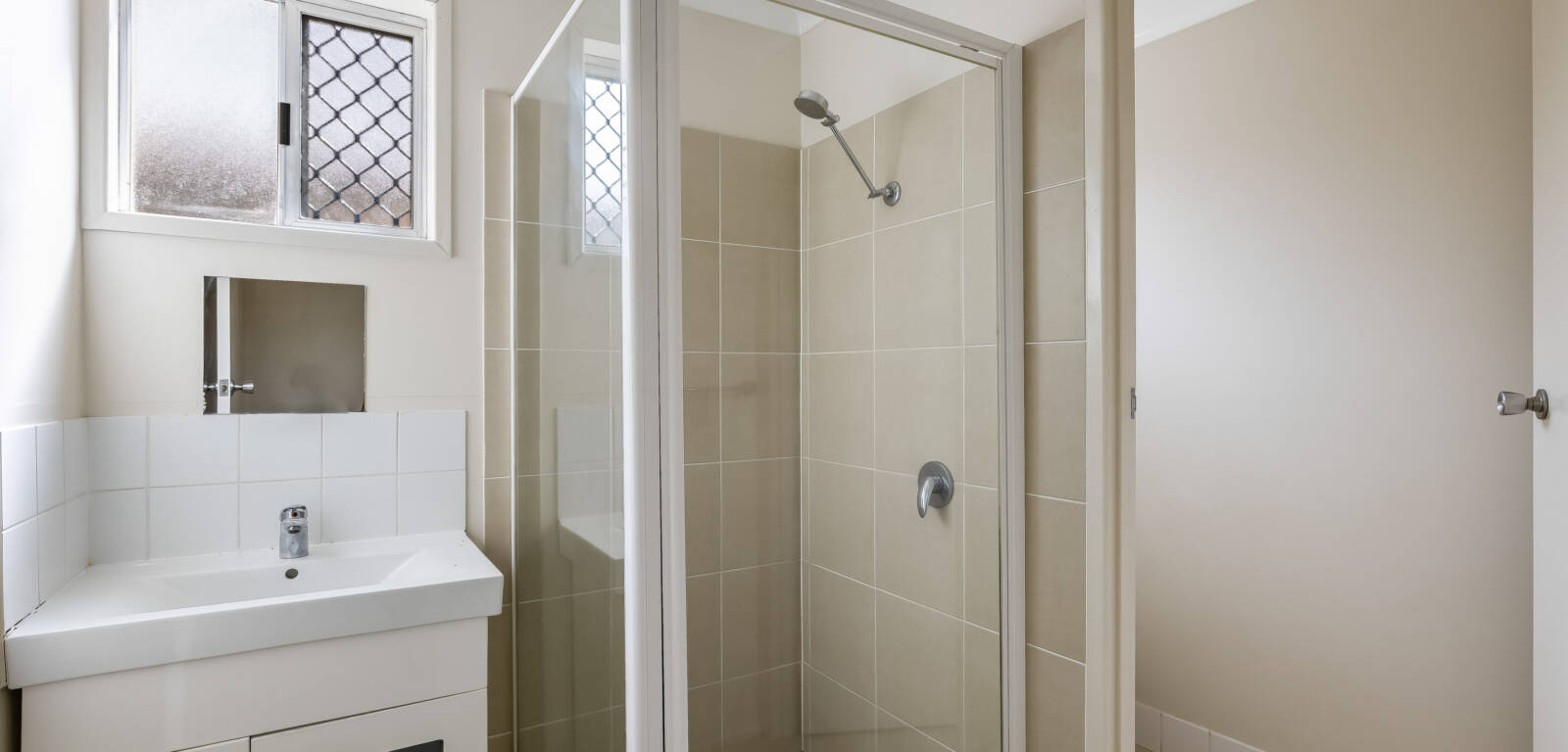 1 & 2/9 Regent Street, DARLING HEIGHTS, QLD 4350 AU