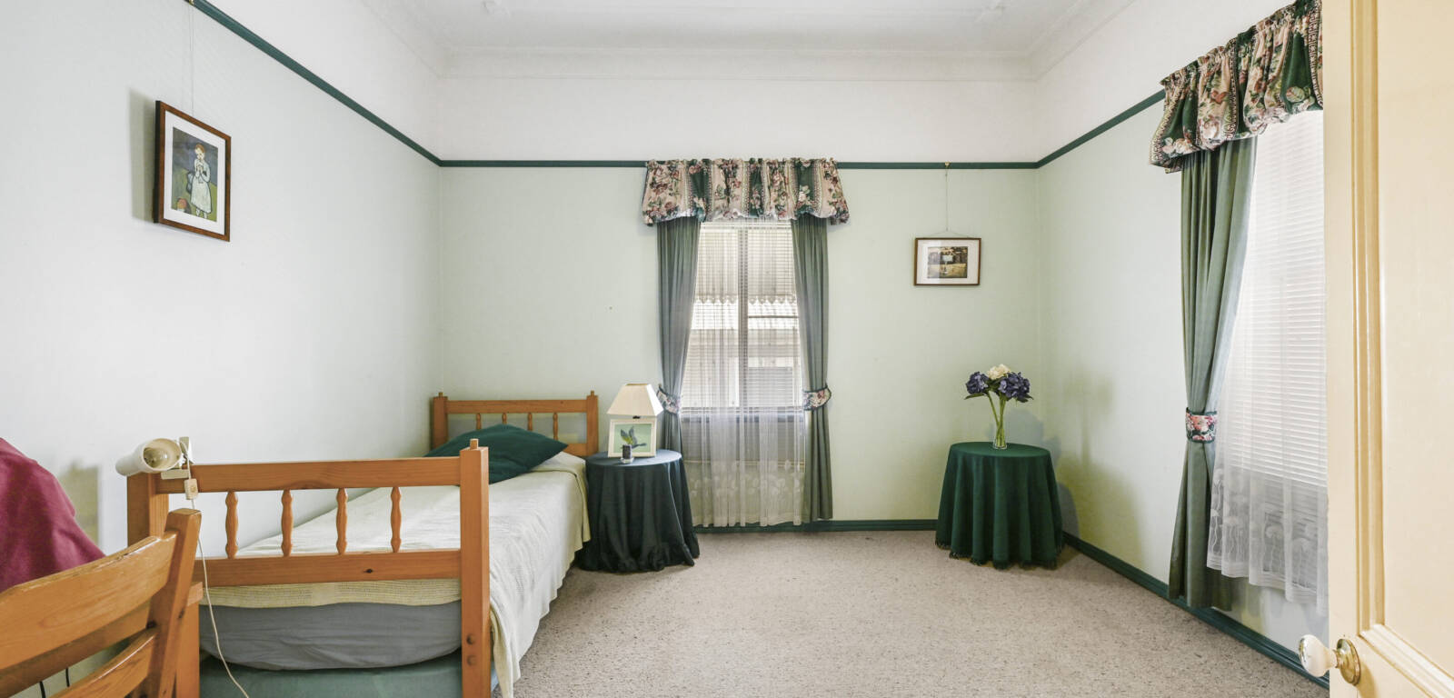 136 Stuart St, MOUNT LOFTY, QLD 4350 AU