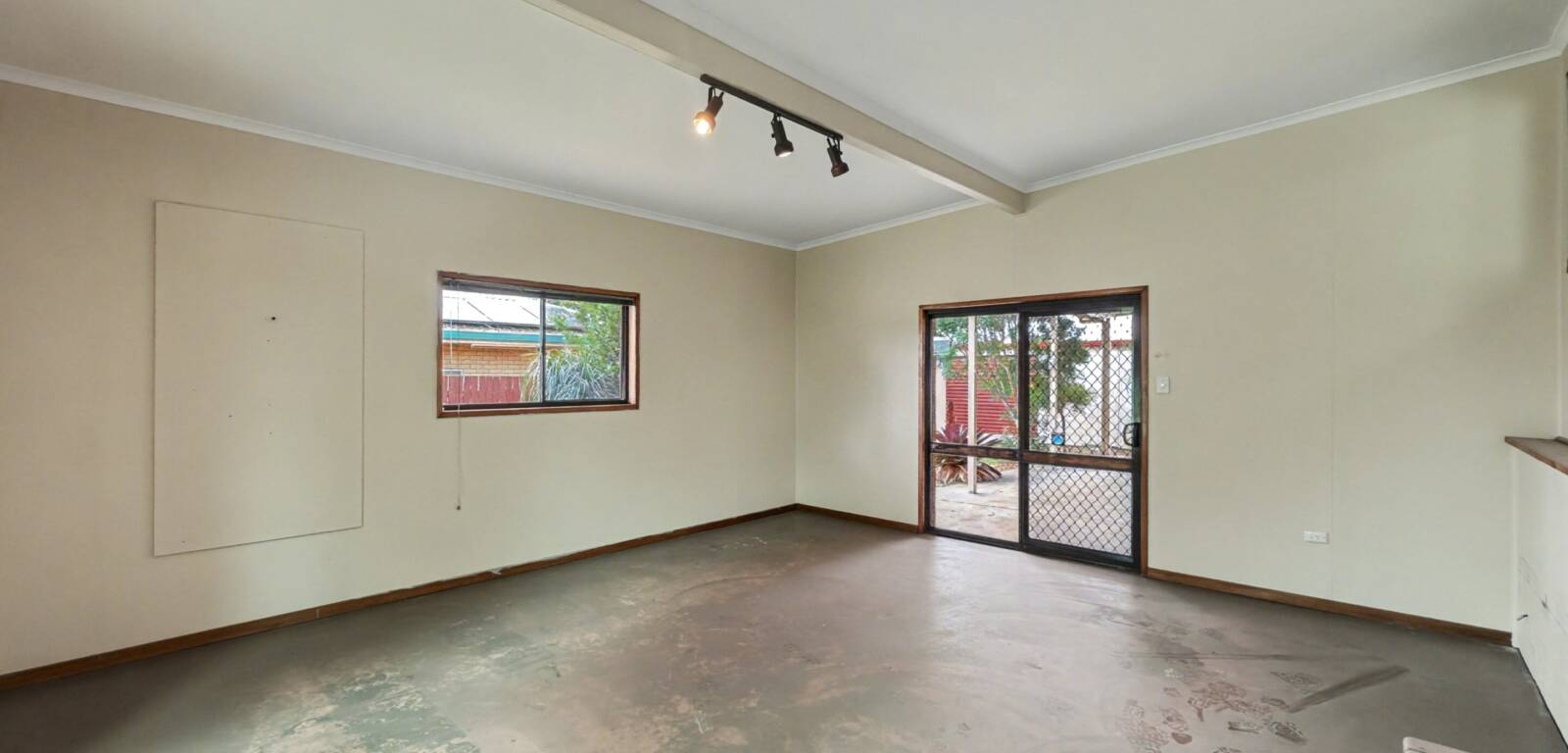 69 Arabian St, HARRISTOWN, QLD 4350 AU