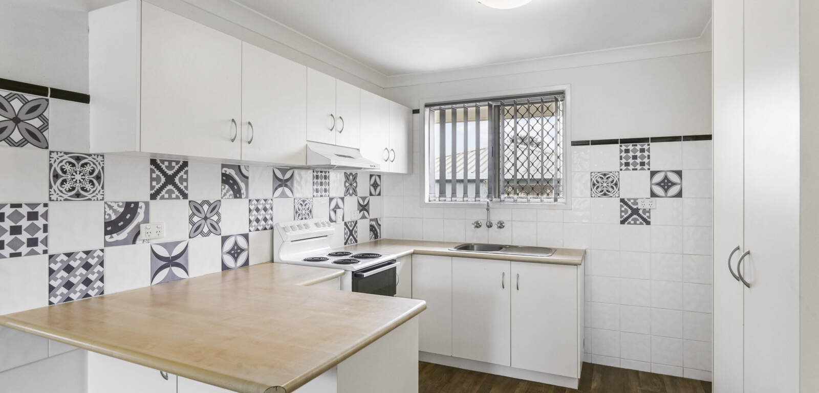 2/42 Noll St, KEARNEYS SPRING, QLD 4350 AU