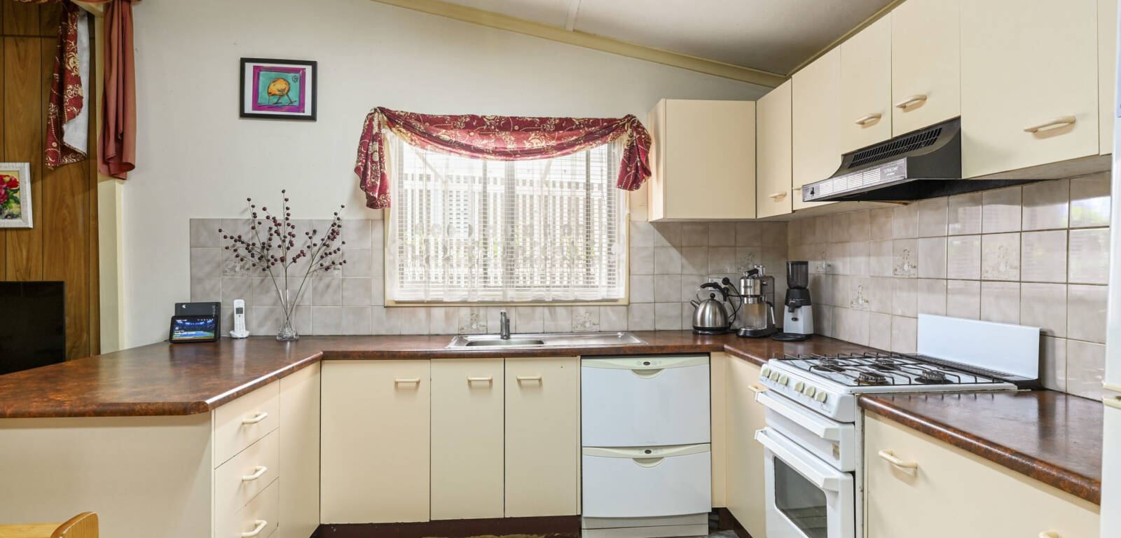 136 Stuart St, MOUNT LOFTY, QLD 4350 AU