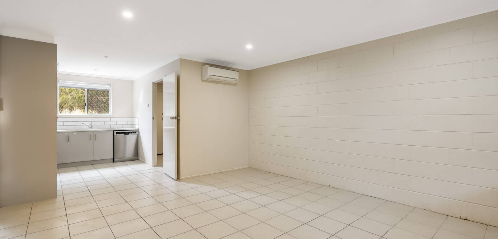 1 & 2/9 Regent Street, DARLING HEIGHTS, QLD 4350 AU