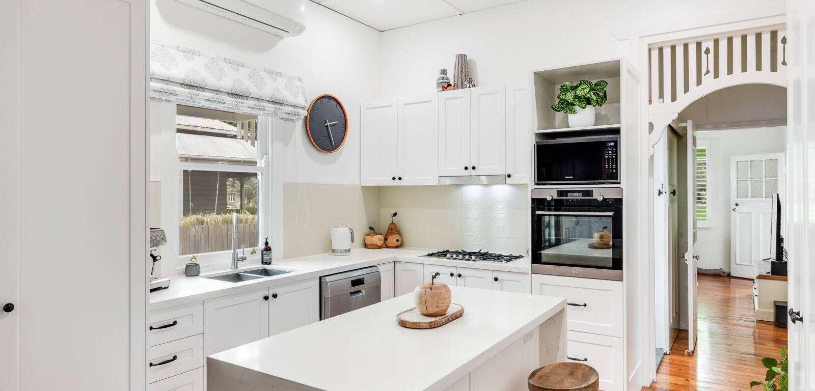 8 Jenkins St, NEWTOWN, QLD 4350 AU