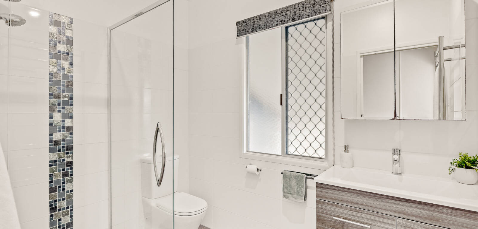 68 North St, MOUNT LOFTY, QLD 4350 AU