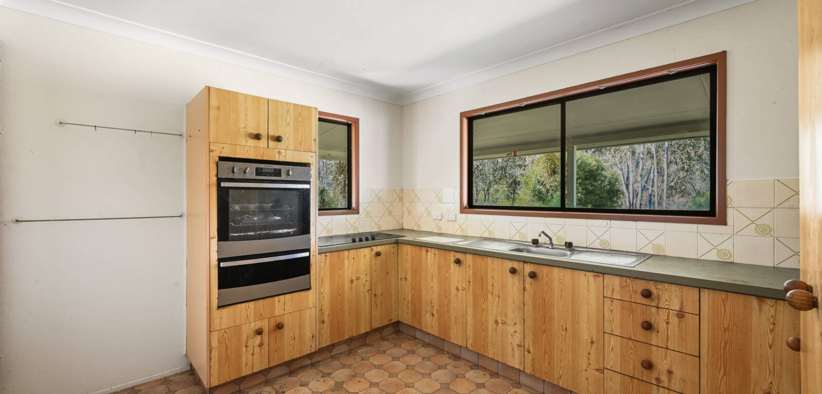 744 Murphys Creek Rd, UPPER LOCKYER, QLD 4352 AU