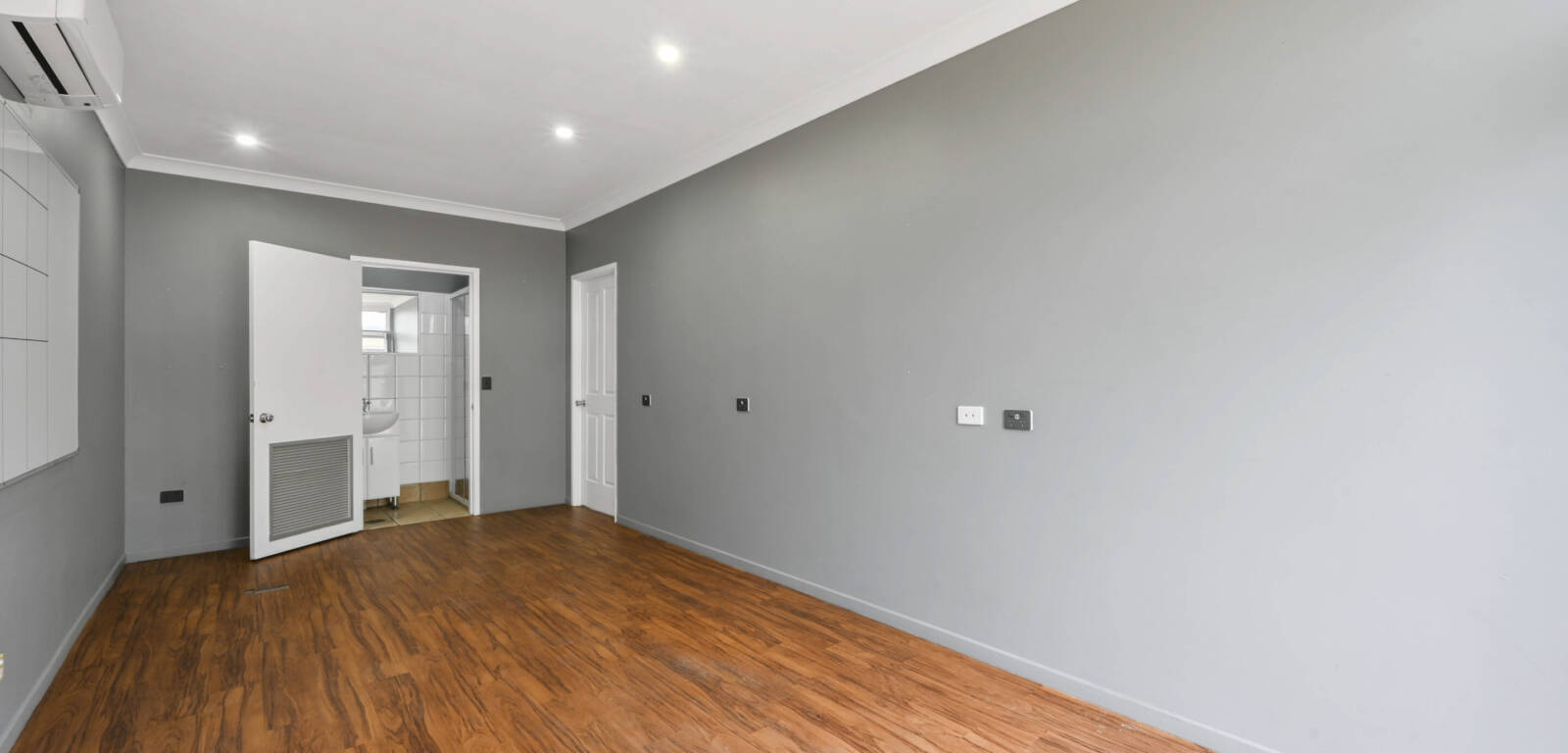 1 Cotswold Cl, COTSWOLD HILLS, QLD 4350 AU