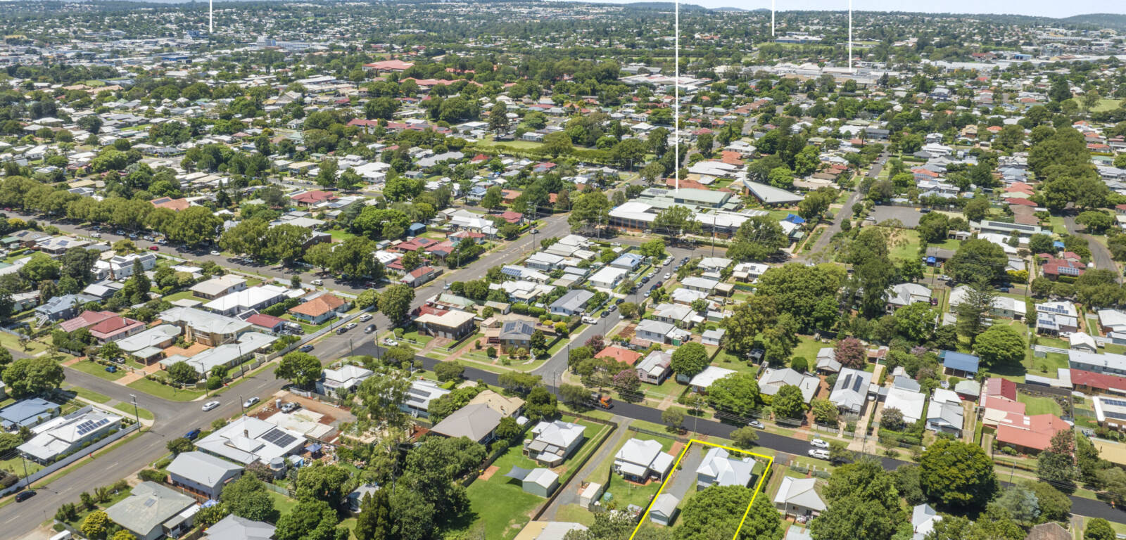 5 Charles St, NEWTOWN, QLD 4350 AU