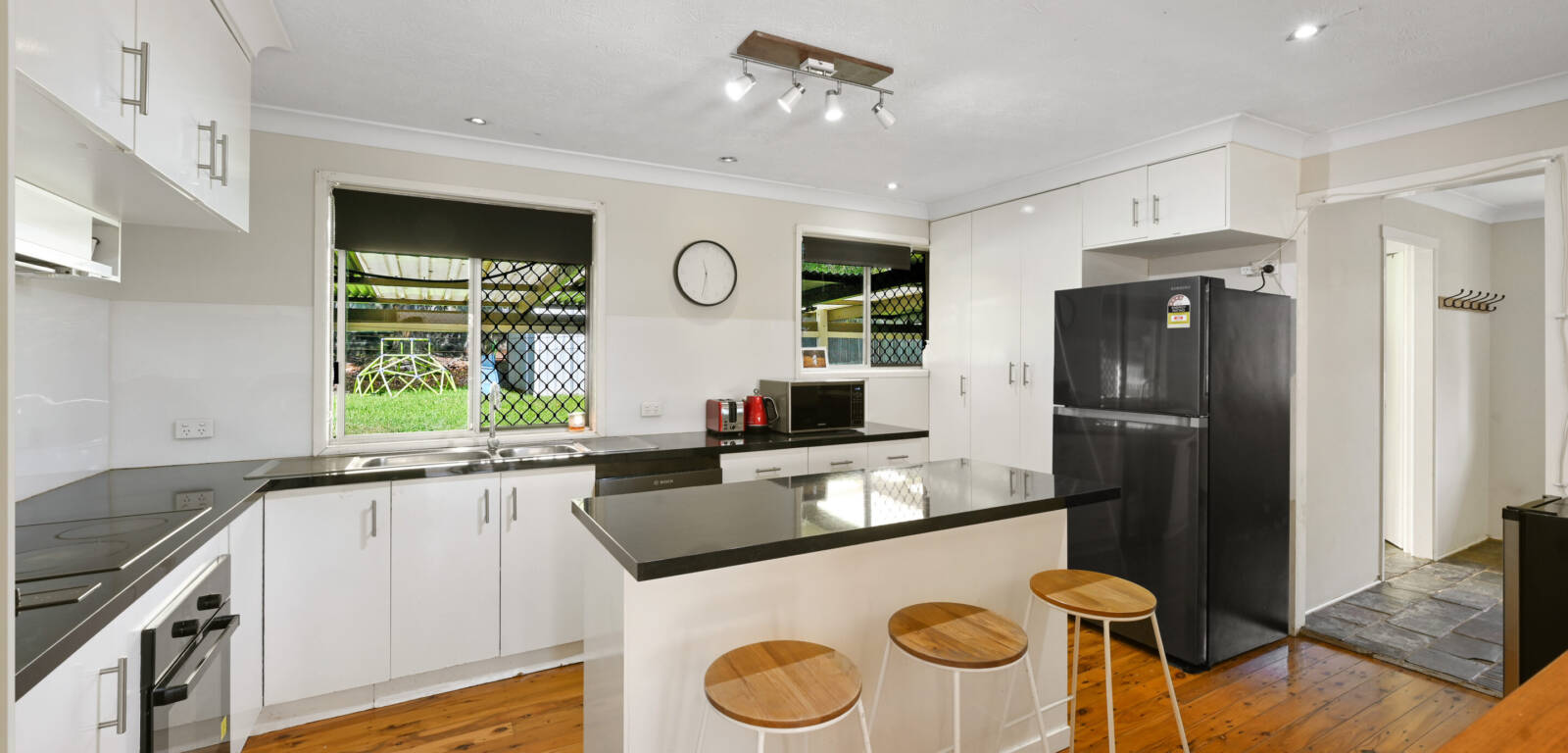 74 Hogg St, ROCKVILLE, QLD 4350 AU