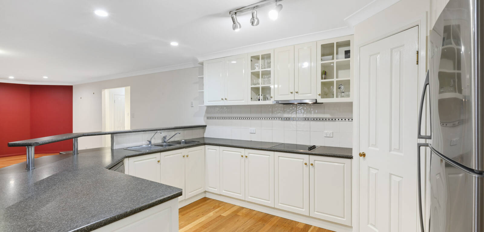 6 Jake Ct, MIDDLE RIDGE, QLD 4350 AU