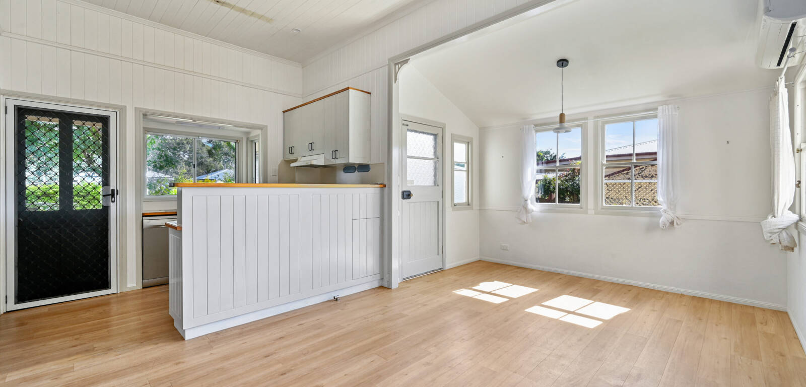 43 Monash St, NEWTOWN, QLD 4350 AU