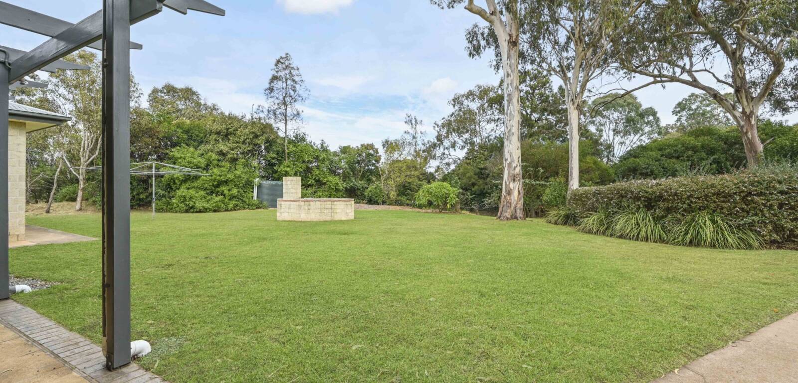 1 Cotswold Cl, COTSWOLD HILLS, QLD 4350 AU