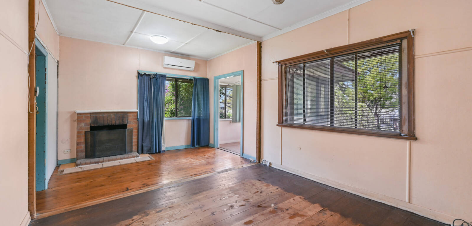 253 West St, HARRISTOWN, QLD 4350 AU