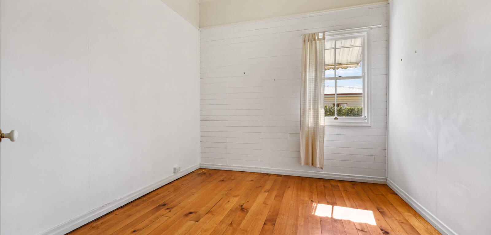 43 Monash St, NEWTOWN, QLD 4350 AU