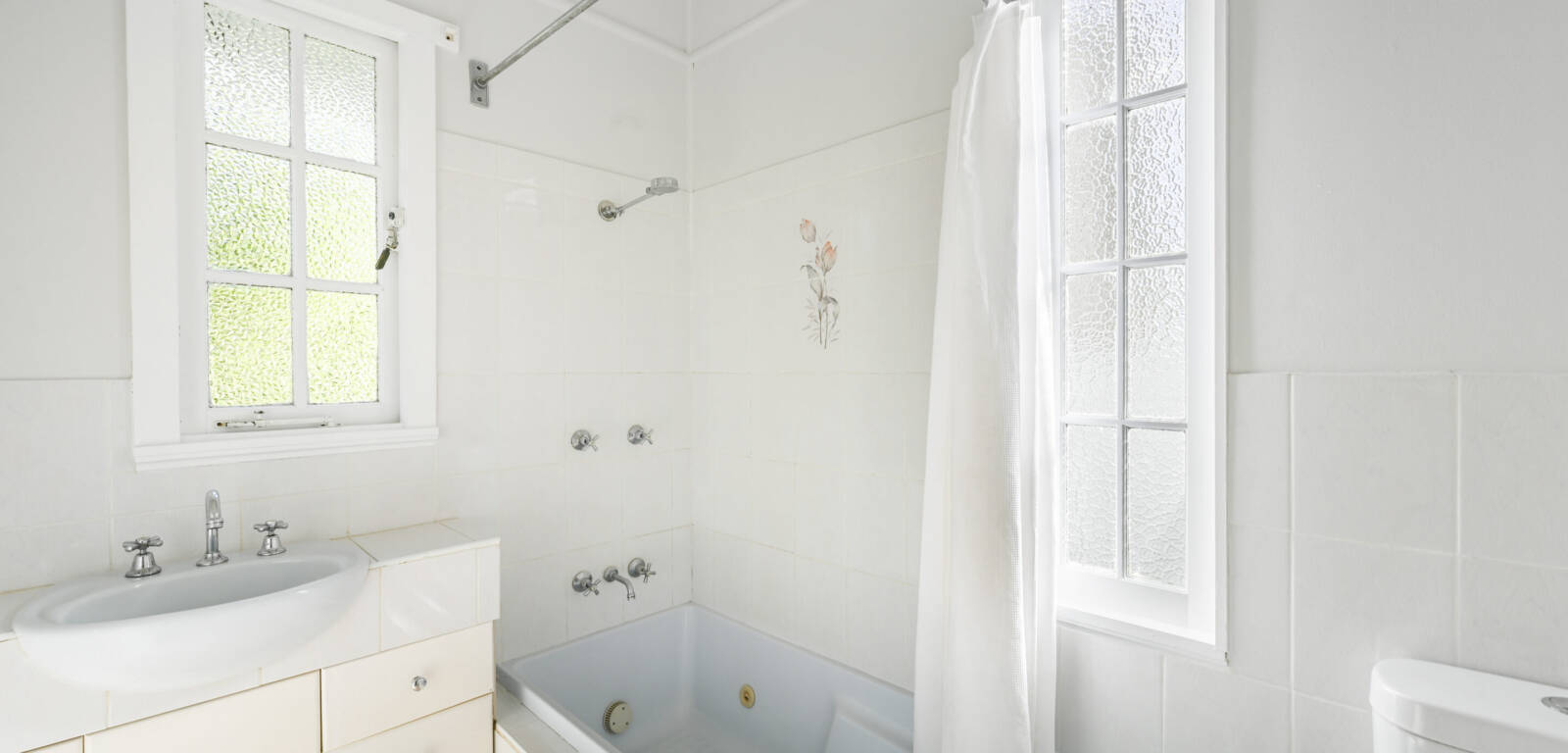 1A Ascot St, NEWTOWN, QLD 4350 AU