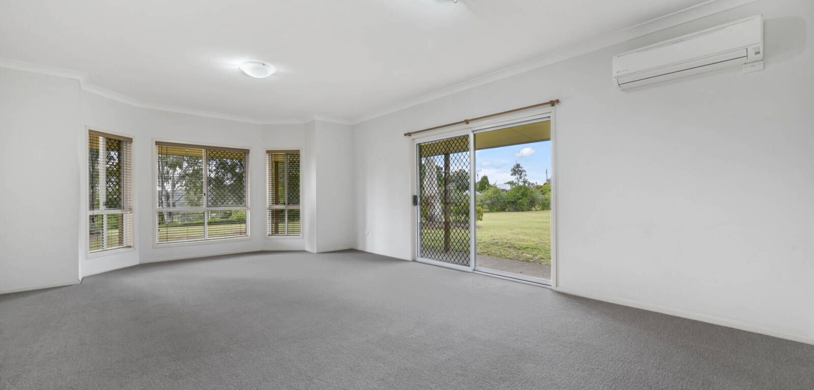 1 Cotswold Cl, COTSWOLD HILLS, QLD 4350 AU