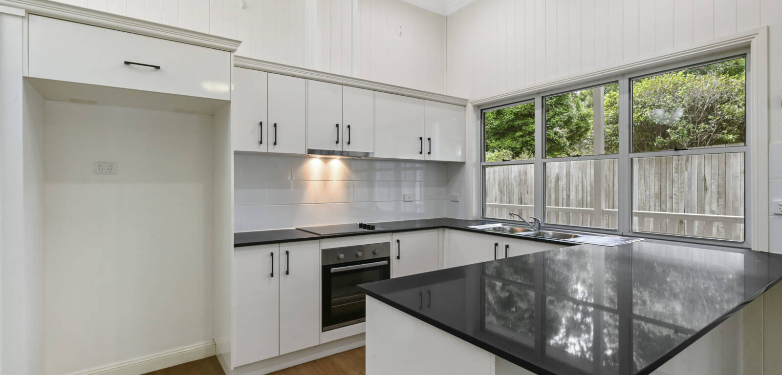 2/23 Glendower St, MOUNT LOFTY, QLD 4350 AU