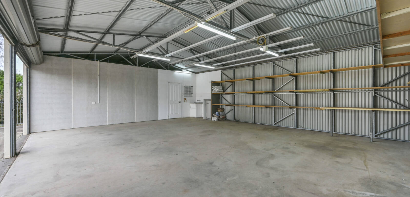 1 Cotswold Cl, COTSWOLD HILLS, QLD 4350 AU