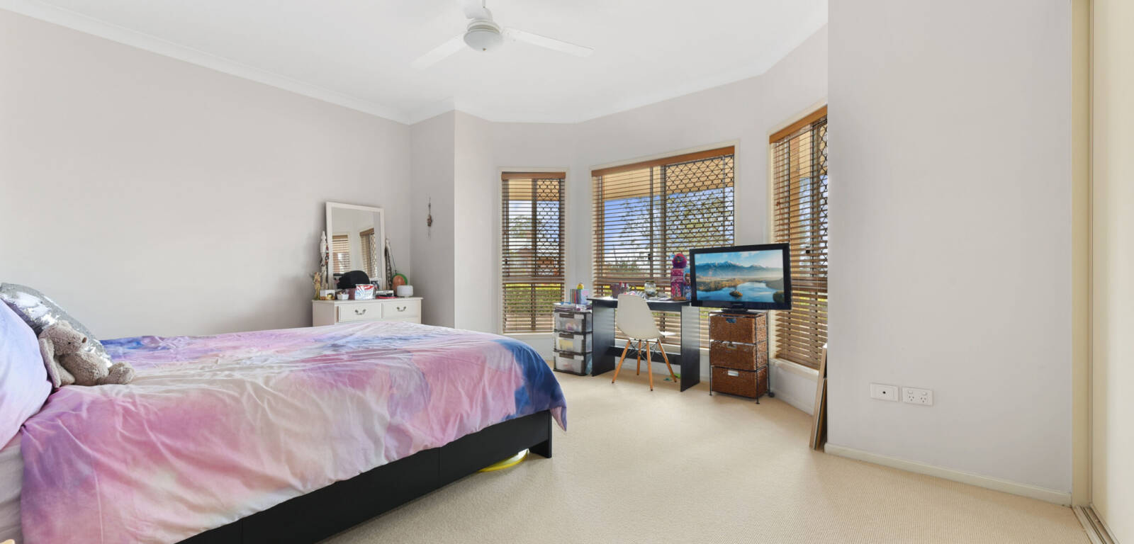 1 Cotswold Cl, COTSWOLD HILLS, QLD 4350 AU