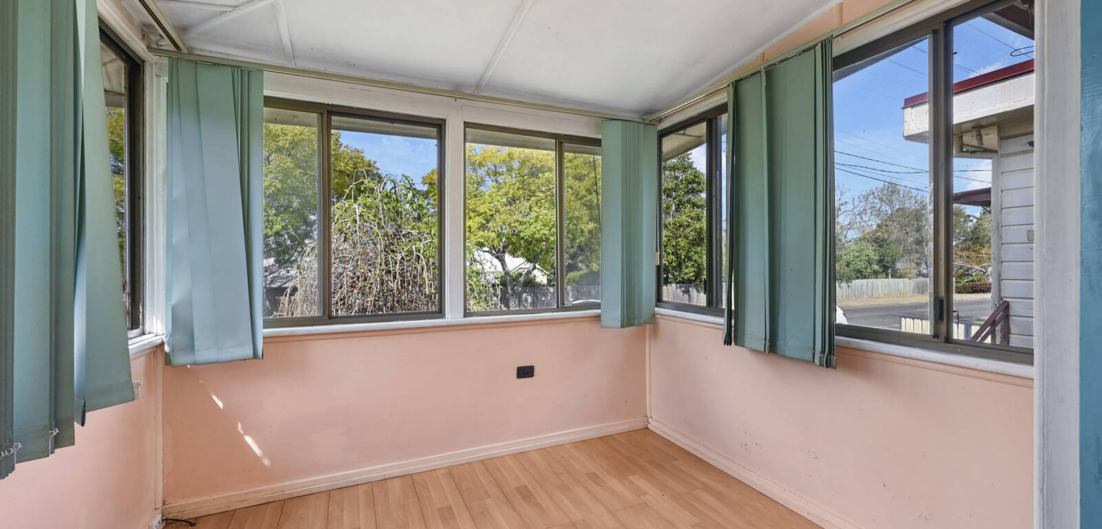 253 West St, HARRISTOWN, QLD 4350 AU