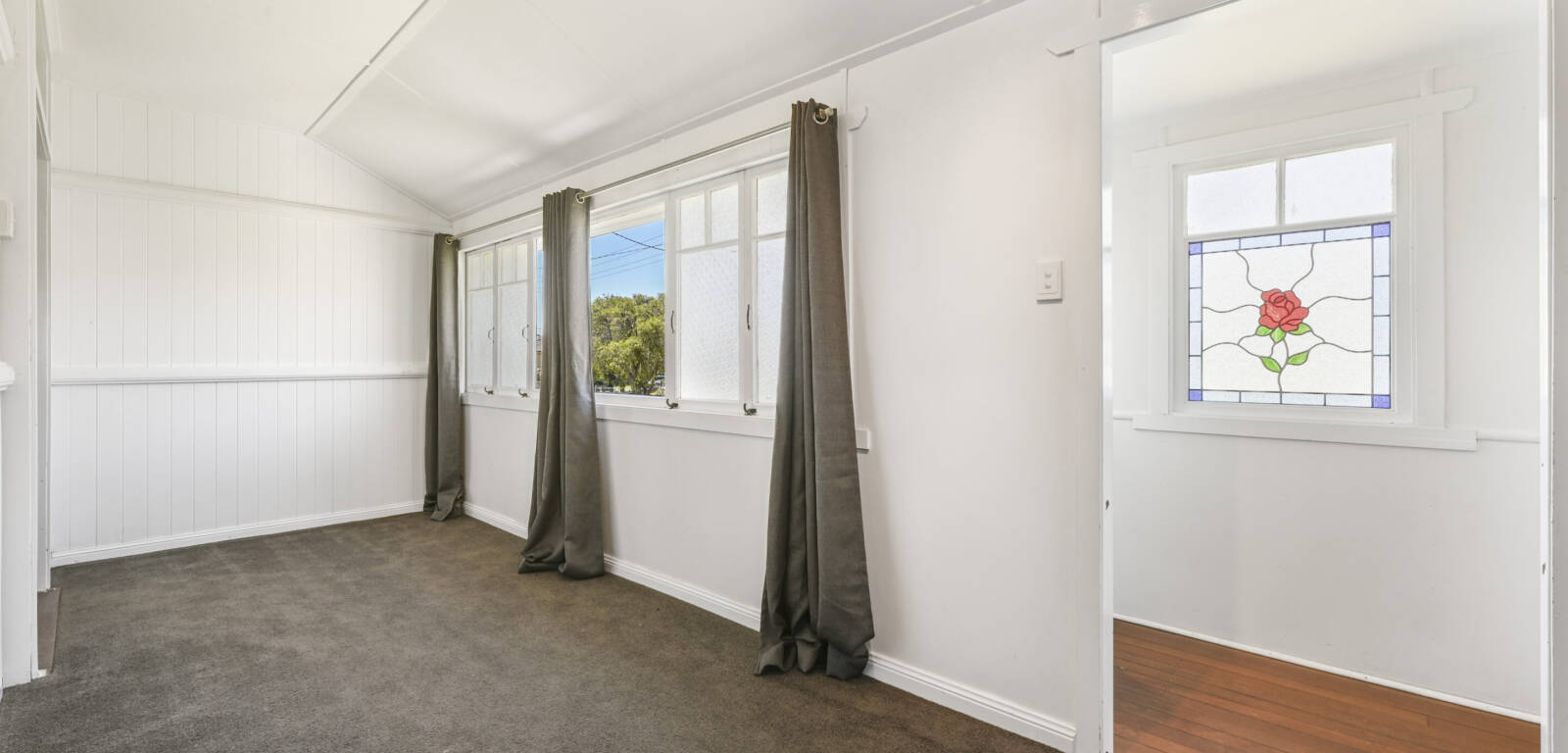 5 Charles St, NEWTOWN, QLD 4350 AU