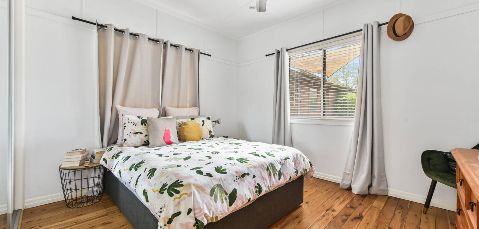 102A Stuart St, MOUNT LOFTY, QLD 4350 AU