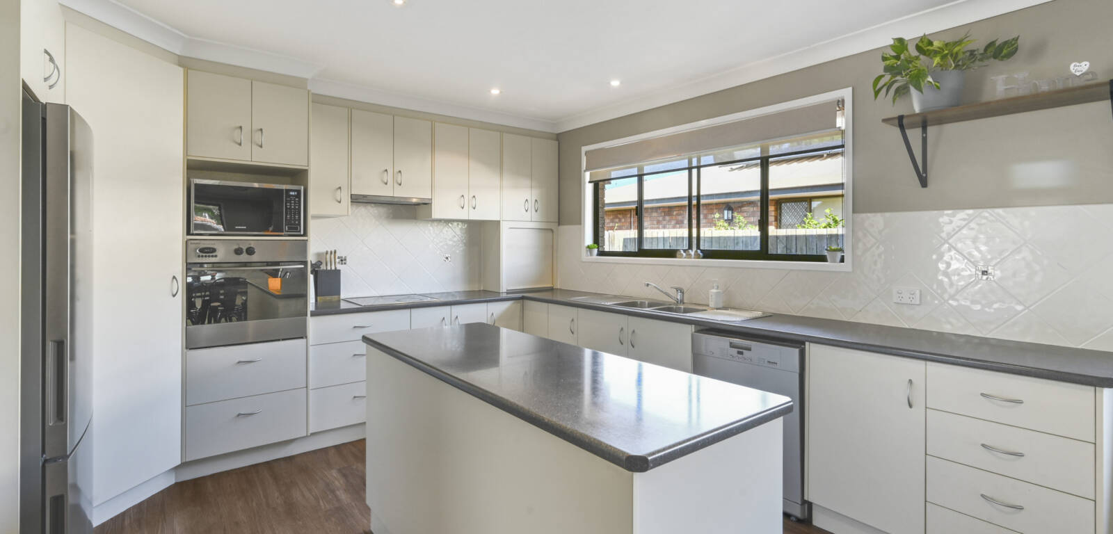 19 Boyett St, CENTENARY HEIGHTS, QLD 4350 AU