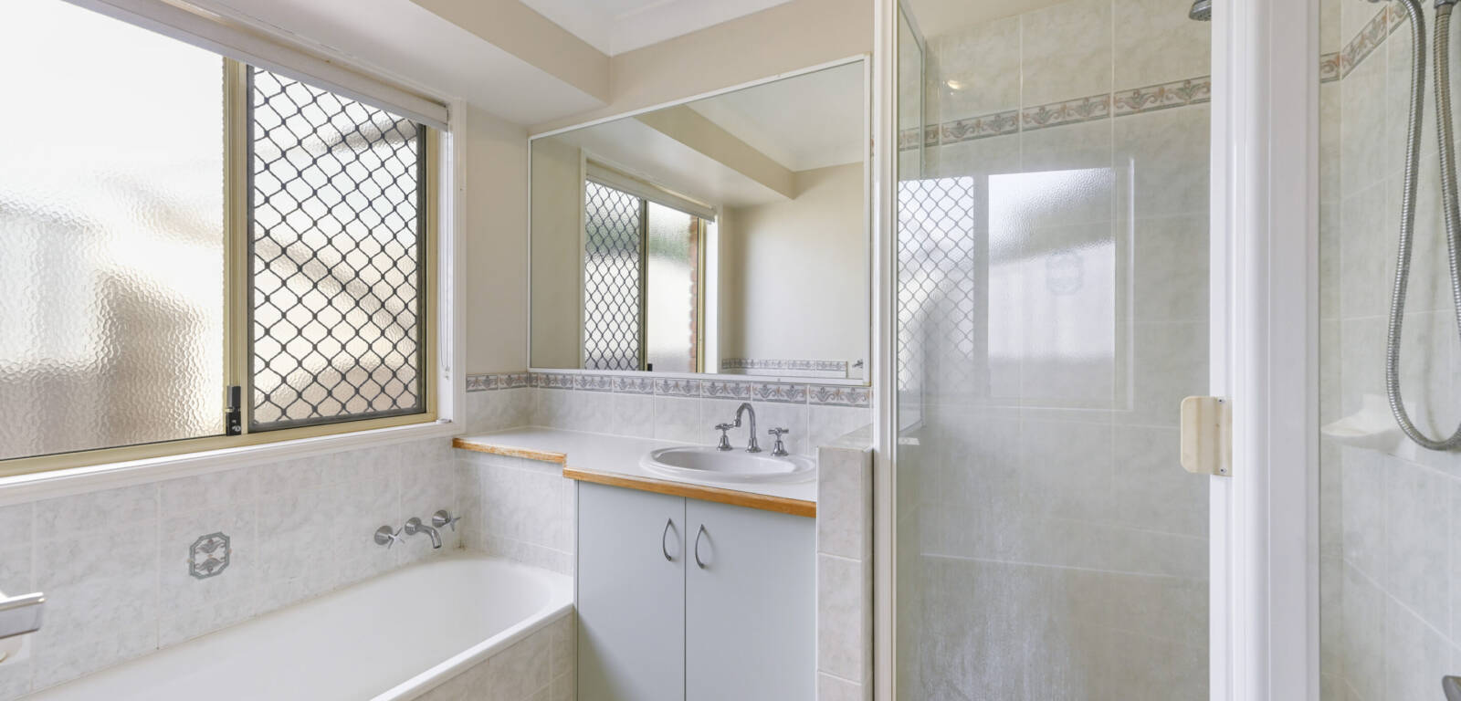 12 Chelwyn St, MIDDLE RIDGE, QLD 4350 AU