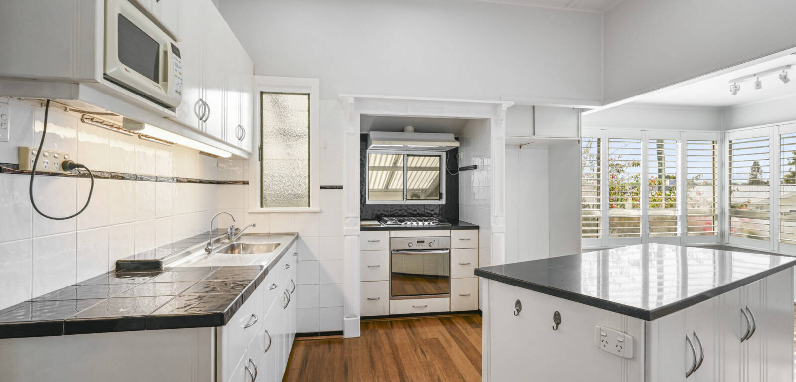 1A Ascot St, NEWTOWN, QLD 4350 AU