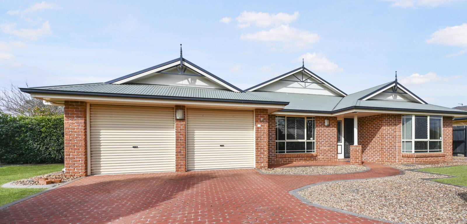 12 Chelwyn St, MIDDLE RIDGE, QLD 4350 AU