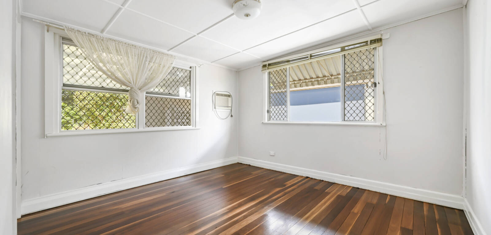 224 Campbell St, NEWTOWN, QLD 4350 AU