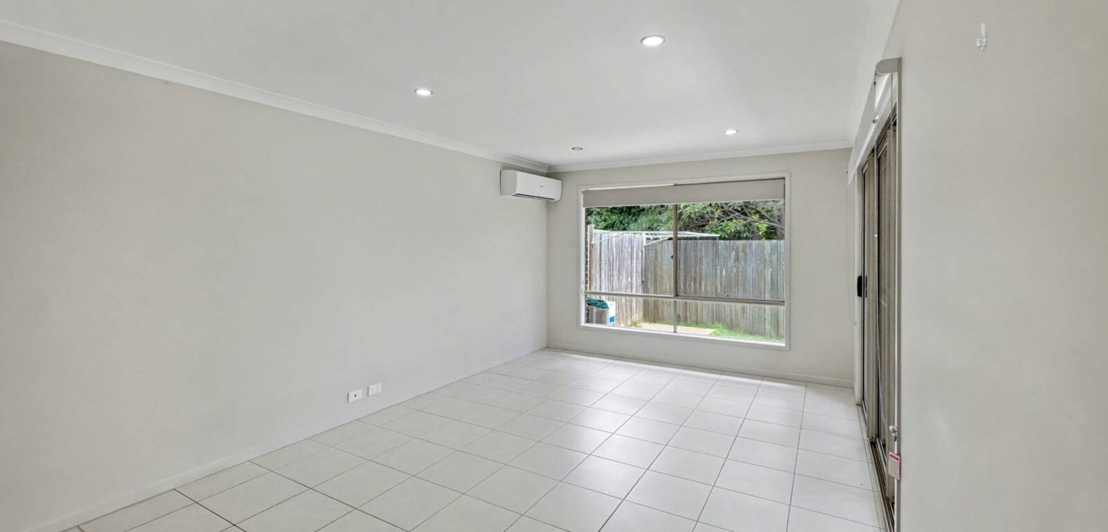 2/10 Sanctuary Drive, CRANLEY, QLD 4350 AU