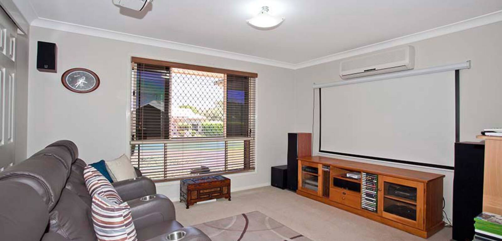 12 Chelwyn St, MIDDLE RIDGE, QLD 4350 AU