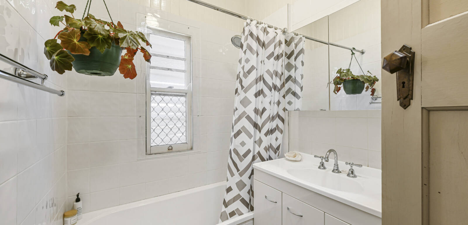 1/23 Glendower St, MOUNT LOFTY, QLD 4350 AU