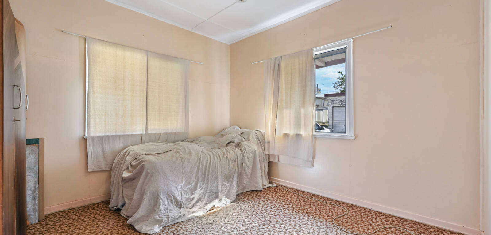 253 West St, HARRISTOWN, QLD 4350 AU