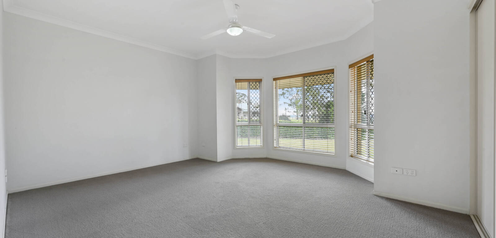 1 Cotswold Cl, COTSWOLD HILLS, QLD 4350 AU